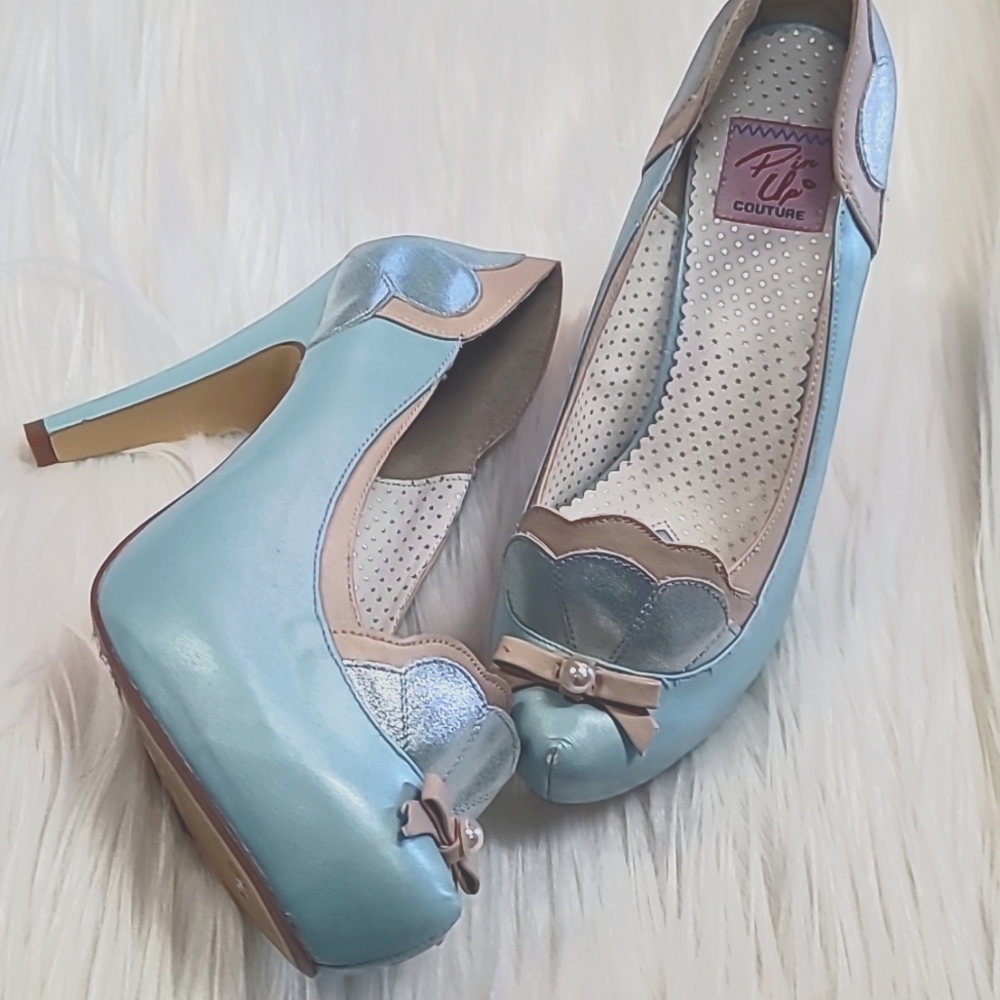 *SOLD* Pin up coture shell heels